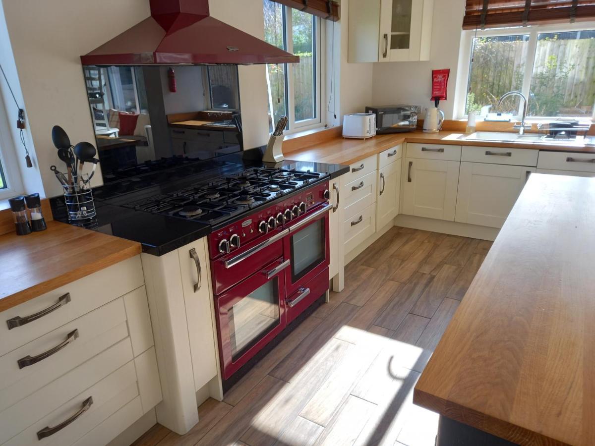 Grange Croft Villa Ben Rhydding Exterior photo